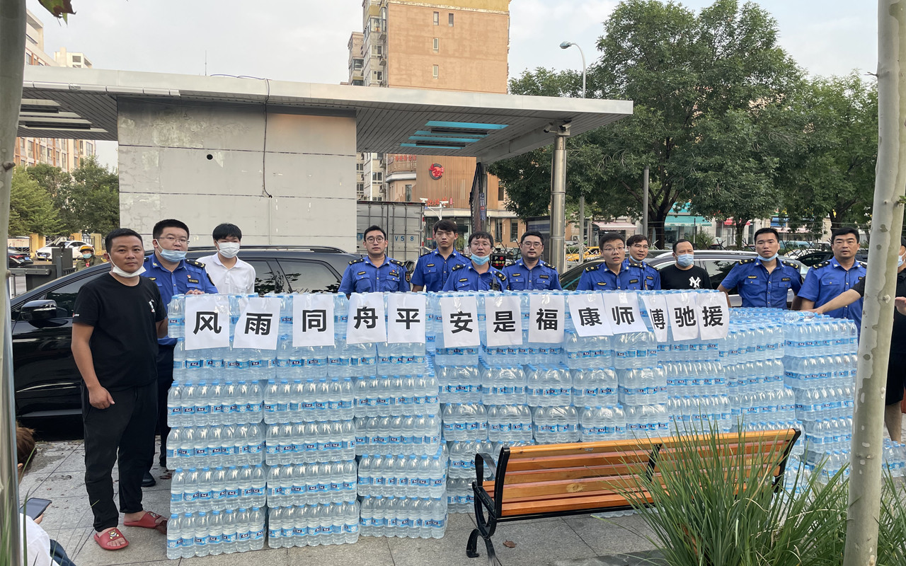 風雨無情人有情 康師傅援助新區(qū)受困市民