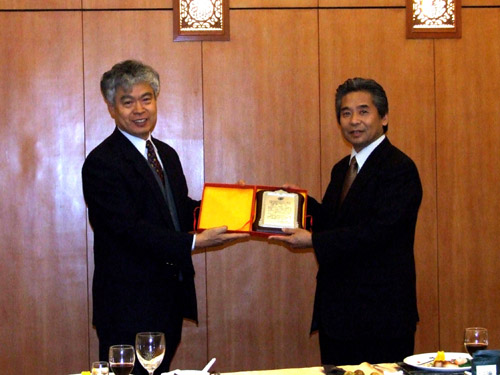 任學(xué)鋒副市長會(huì)見一汽豐田總經(jīng)理一行